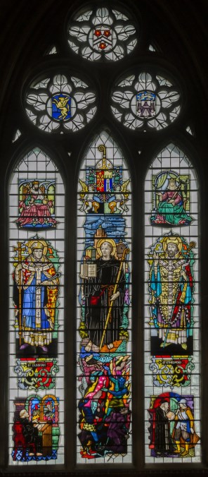 캔터베리의 성 둔스타노와 누르시아의 성 베네딕토와 윈체스터의 성 에텔볼도_photo by Jules & Jenny_in the Peterborough Cathedral in Peterborough_England.jpg